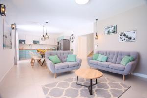 Posedenie v ubytovaní Beachfront Villa Draga with 32sqm private, heated pool, 4 bedrooms, sea view