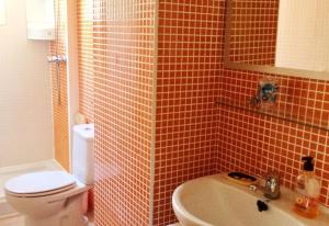 A bathroom at Beachfront San Javier