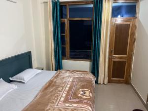 Tempat tidur dalam kamar di Ranas B&B