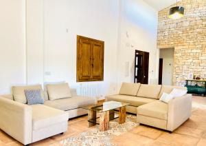 A seating area at COMPLEJO RURAL TORRES Y NAVAS