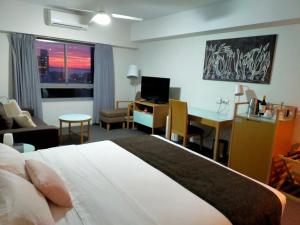 A television and/or entertainment center at Darwin Harbour Suite
