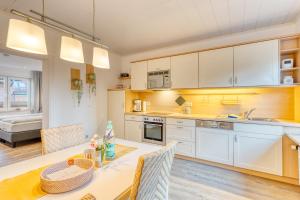 Nhà bếp/bếp nhỏ tại Vorderhuus +9 ảnh