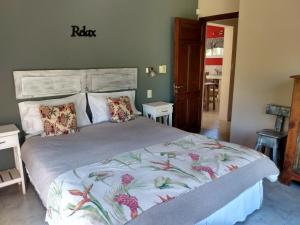 a bedroom with a bed with a large bedspread at La Pausa Lodge de Campo in Duggan +86 photos