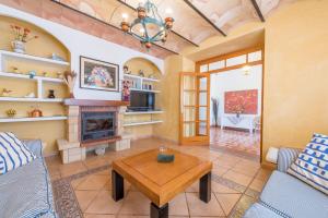 Televiisor ja/või meelelahutuskeskus majutusasutuses Finca Can Pereta by Mallorca House Rent