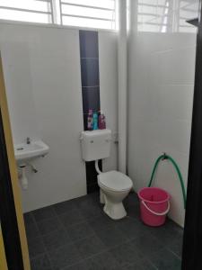 Ванная комната в Farisha Homestay