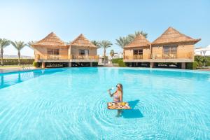 Pickalbatros Aqua Blu Sharm El Sheikh内部或周边的泳池