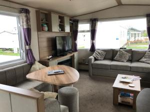 Et sittehjørne på Luxury 2 Bedroom Caravan at Mersea Island Holiday