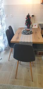 Зображення з фотогалереї помешкання Apartman Mina Jezero у місті Дівчибаре