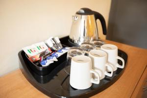 Kahvin ja teen valmistusvälineet majoituspaikassa Grainger House Hotel