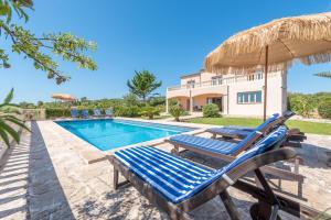 a villa with a swimming pool and a house at Es Reguerons Gran in Felanitx