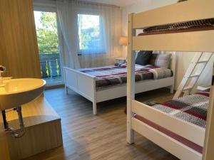a bedroom with a bunk bed and a sink at Große Ferienwohnung am Badesee in Erzgrube