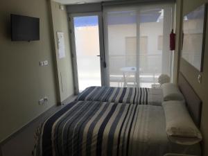 Кровать или кровати в номере Apartamentos Turisticos Maria Guerrero