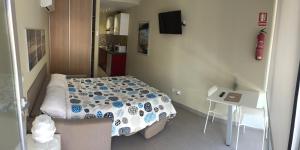 Кровать или кровати в номере Apartamentos Turisticos Maria Guerrero