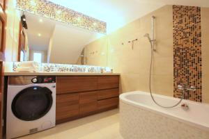 A bathroom at Paskal-Lux Family Apartments with free parking