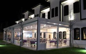 Afbeelding uit fotogalerij van Hotel Vila Zana in Gostivar