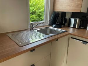 Afbeelding uit fotogalerij van Renesse Chalet in family friendly area in Renesse