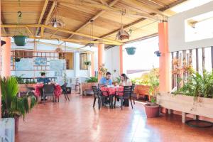 Restoran atau tempat lain untuk makan di Hostal Carliza
