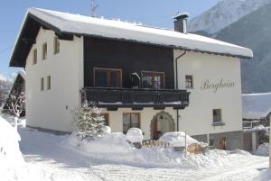 Zdjęcie z galerii obiektu Appartements Bergheim w mieście Pettneu am Arlberg