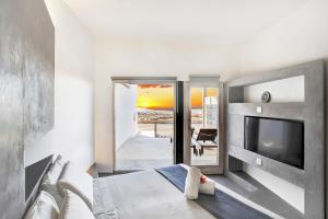 a bedroom with a bed and a tv in a room at Alma Calma Hotel Rural in Tindaya