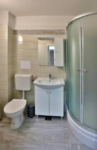 Vonios kambarys apgyvendinimo įstaigoje New studio apartman Emda u centru Splita