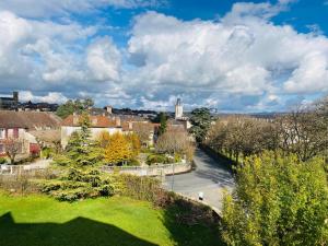 a view of a small town with a green yard at Hôtel Restaurant Le Relais des Gourmands in Gramat