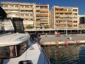 Tòa nhà nơi thuyền tọa lạc