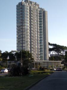 a large tall building with cars parked in front of it at PentHouse con fantástica vista y Amenities únicos in Punta del Este