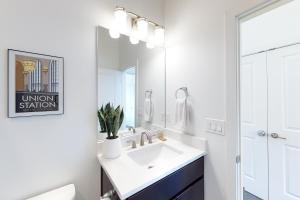 Koupelna v ubytování Mountain Sky Cottage + 19 fotografií