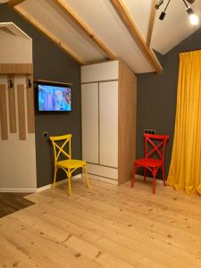 Sjónvarps- og/eða afþreyingartæki á Borjomi Yellow Hotel