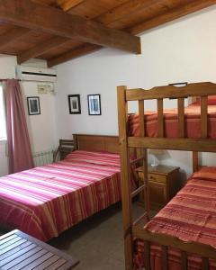a bedroom with two bunk beds in a room at Paz y Armonia Habitaciones in Mina Clavero