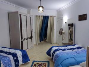 A bed or beds in a room at 2bed rooms 95m, Garden&sea view, first floor, Family only دور اول بمدخل مستقل