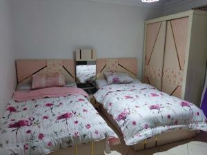 A bed or beds in a room at 2bed rooms 95m, Garden&sea view, first floor, Family only دور اول بمدخل مستقل
