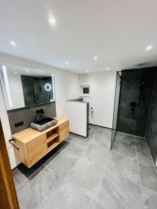 Kuchnia lub aneks kuchenny w obiekcie Schöne Wohnung mit Ausblick, Sauna und Hot-Pot in Westendorf, Tirol