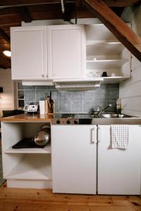 Kuchyň nebo kuchyňský kout v ubytování Lødingen Brygge