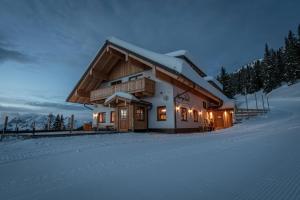 d'Genussalm by Alpine Genusswelten v zime