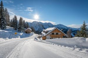 d'Genussalm by Alpine Genusswelten v zime