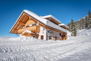 d'Genussalm by Alpine Genusswelten v zime