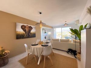 Un lugar para sentarse en Cosy flat with magnificent views in L'Albir