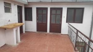 a pair of doors on a building with a brick patio at Edificio familiar con varios departamentos independientes in Sucre