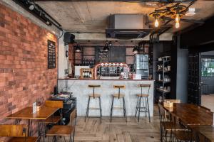 Lounge atau bar di Loft Bangkok Hotel +54 gambar