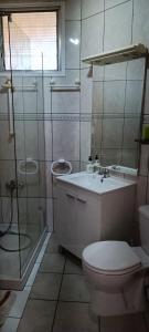 A bathroom at Ideal location Very spacious apartment