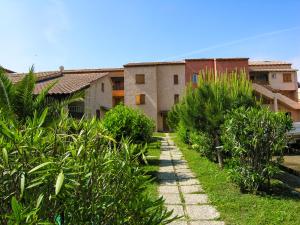 Aed väljaspool majutusasutust Marina Corsa Residence Three rooms apartment 150 m from the beach - Ghisonaccia