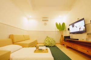 TV a/nebo společenská místnost v ubytování Villa Orked 3 with family room Seminyak