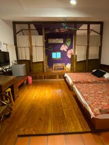 TV a/nebo společenská místnost v ubytování Good Harvest B&B