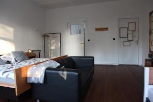 A bed or beds in a room at Ahoi