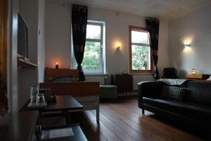 A seating area at Ahoi
