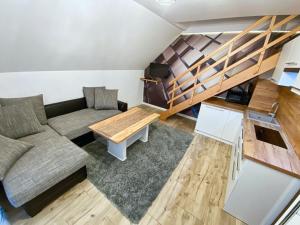 Svetainės erdvė apgyvendinimo įstaigoje Apartament u Beni