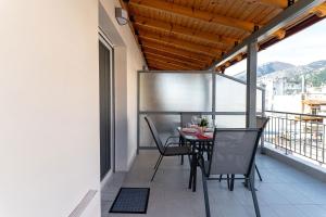 Zen Luxury Apartment tesisinde bir balkon veya teras