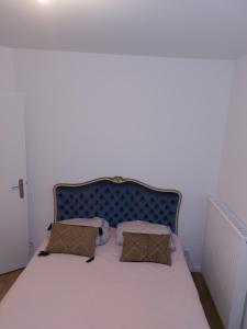 Cama o camas de una habitación en New Regence Apartment