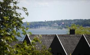 a view of a body of water with houses and trees at Fördeblick-Wassersleben in Harrislee